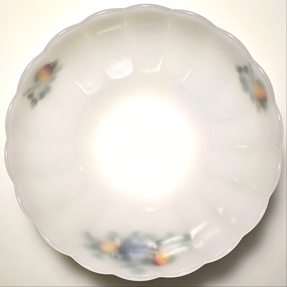 🇨🇵 Vintage Arcopal France "Fruits de France" Milk Glass Serving Bowl - Picture 7 of 13